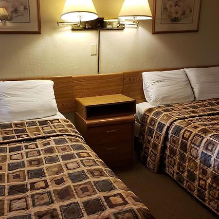 Skyview Swift Current Hotel Bagian luar foto