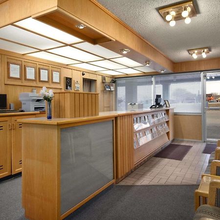 Skyview Swift Current Hotel Bagian luar foto