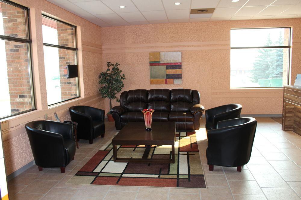 Skyview Swift Current Hotel Bagian luar foto
