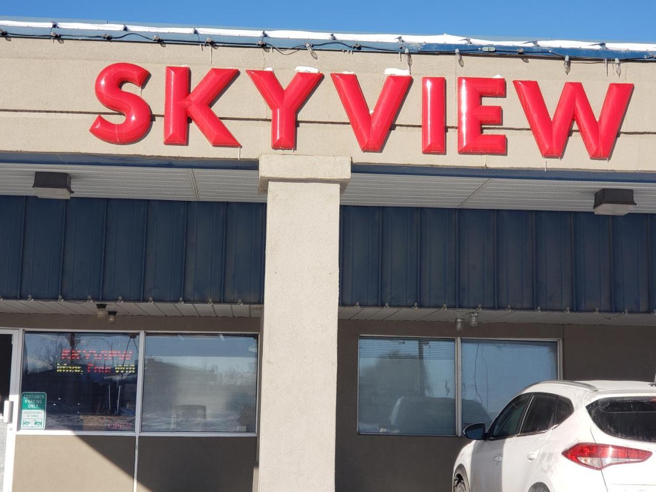 Skyview Swift Current Hotel Bagian luar foto