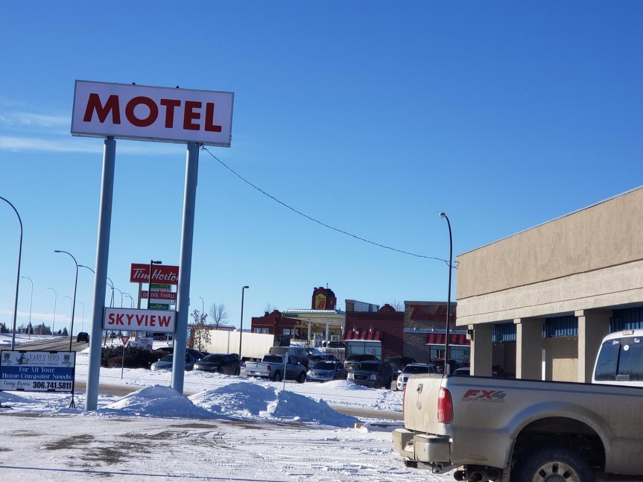 Skyview Swift Current Hotel Bagian luar foto